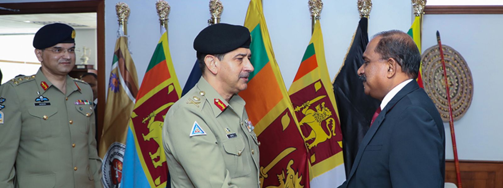 Pakistan Army’s Top General Meets SL Defence